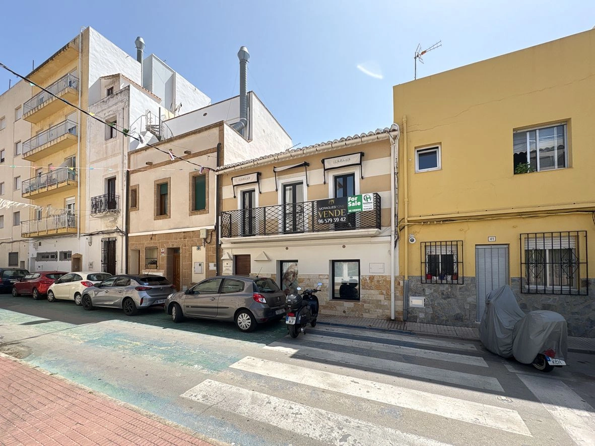 Casa de pueblo en el puerto de Jávea. Proyecto con vistas al mar.