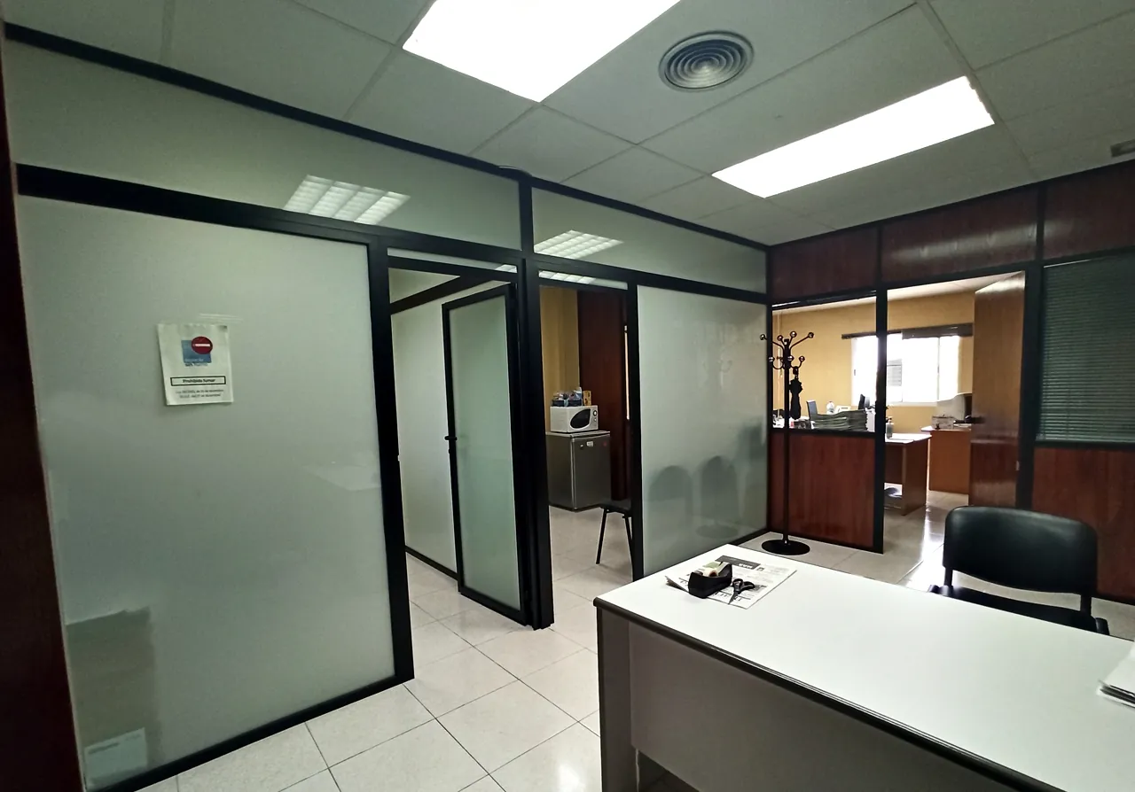 Gran Local Comercial destinado a Oficinas