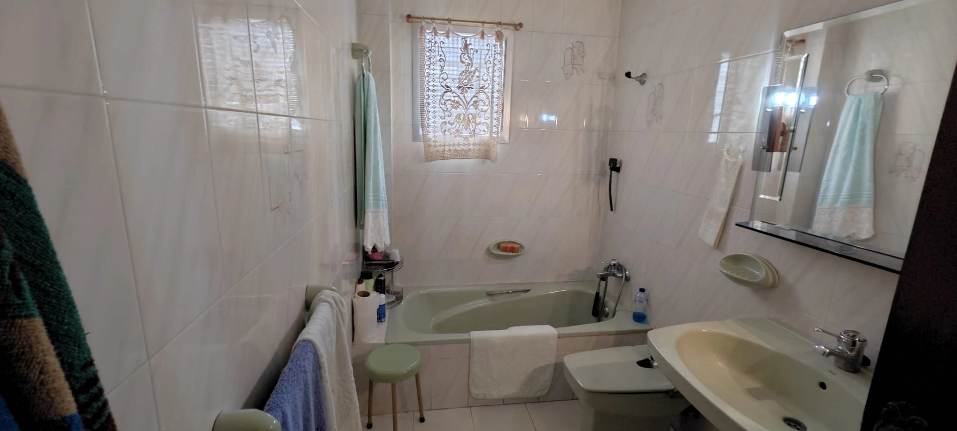 MAISON DE VILLE EN DUPLEX AVEC COUR PAYSAGÉE