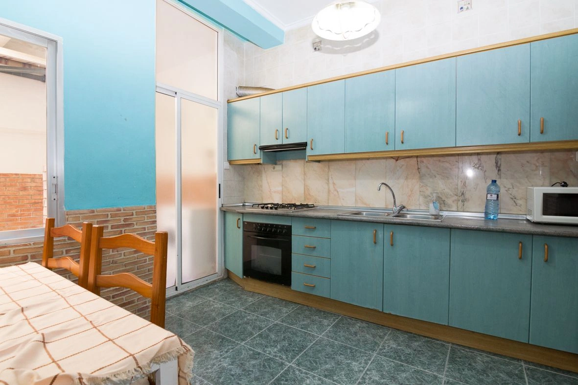 Casa de pueblo compuesta por 3 apartamentos en el centro de Dénia.