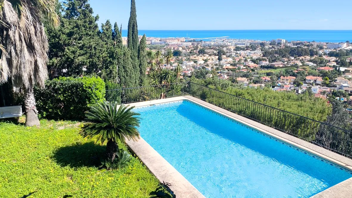 Impresionante villa con vistas al mar en Dénia.