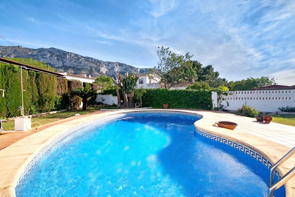 Impresionante villa mediterránea a un paso de la ciudad de Dénia.