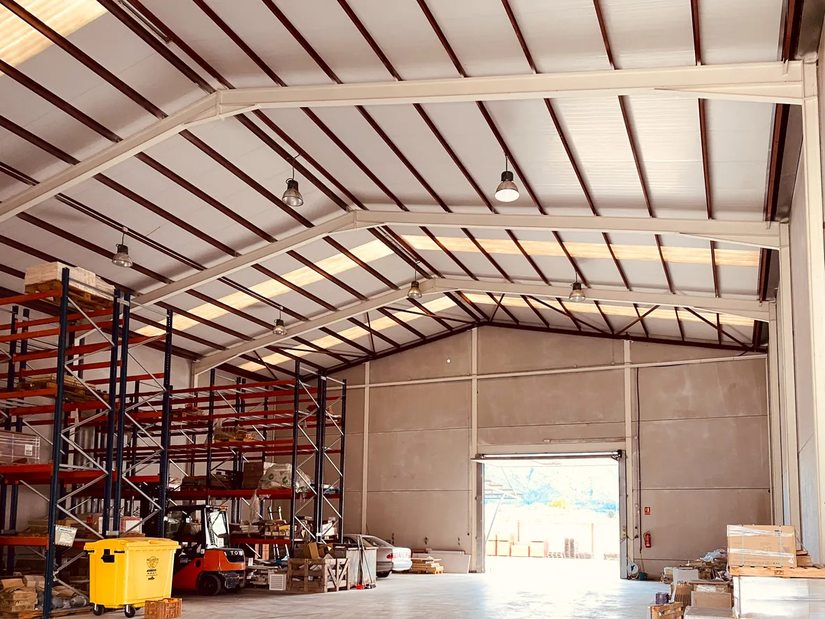 Gran nave industrial en venta en Pego.