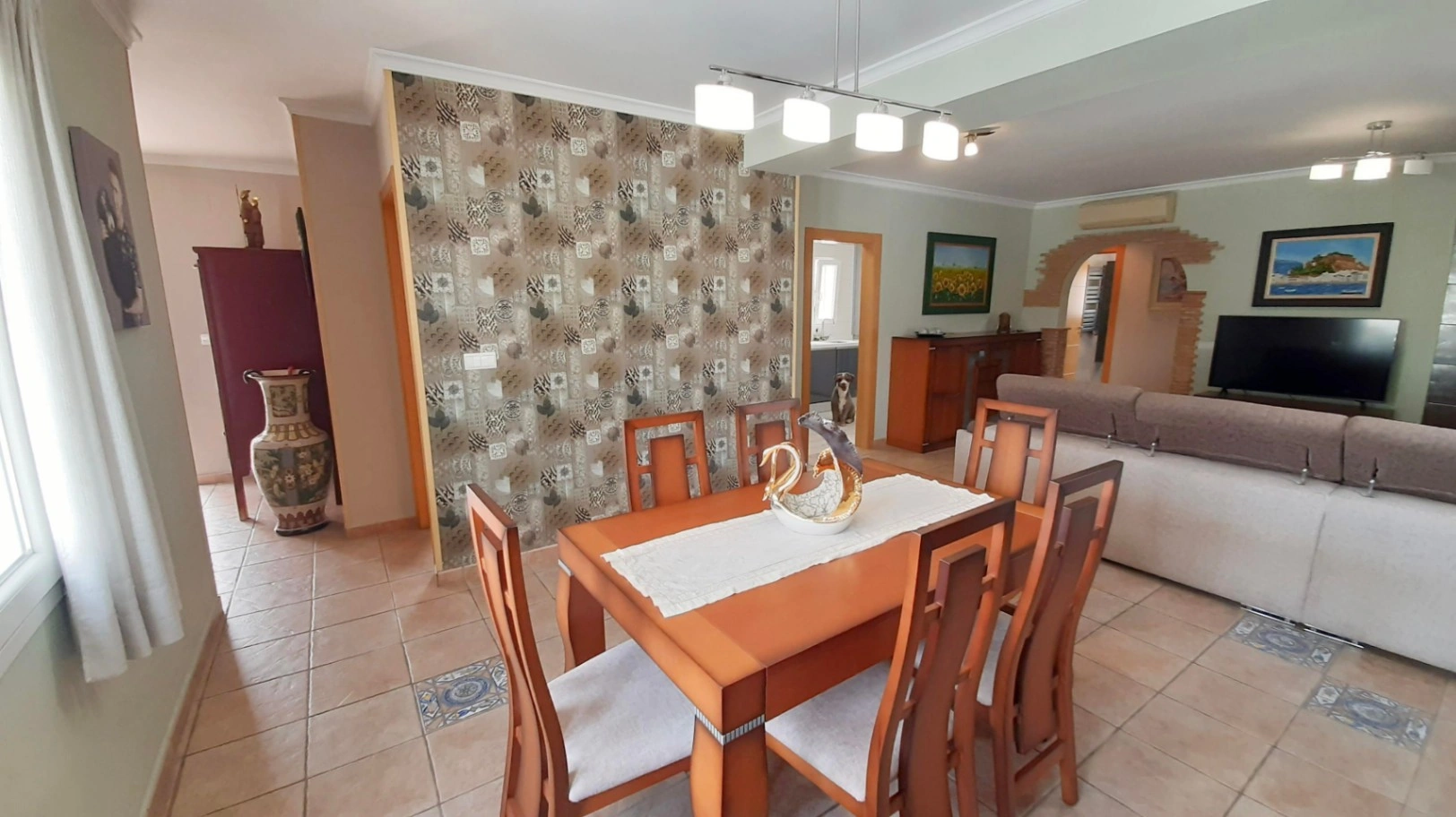 CHALET CON PISCINA EN ZONA RESIDENCIAL EN DENIA