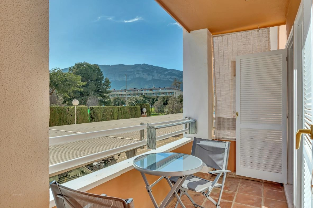 Planta baja a la venta frente al Club Náutico de Denia y a escasos metros de la playa.