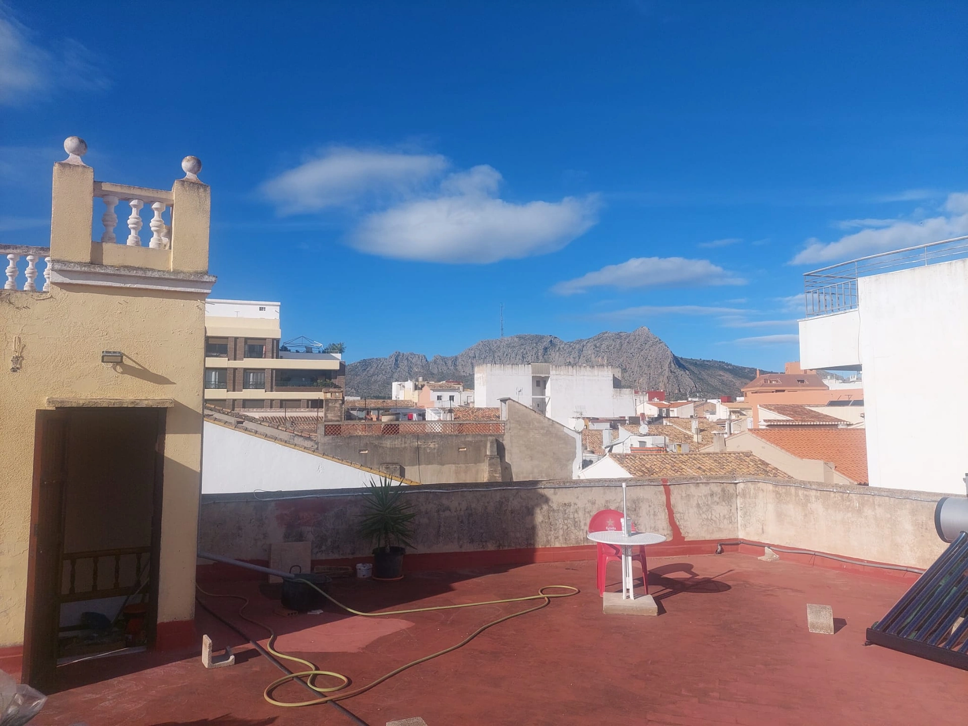 AMPLIA VIVIENDA EN ONDARA