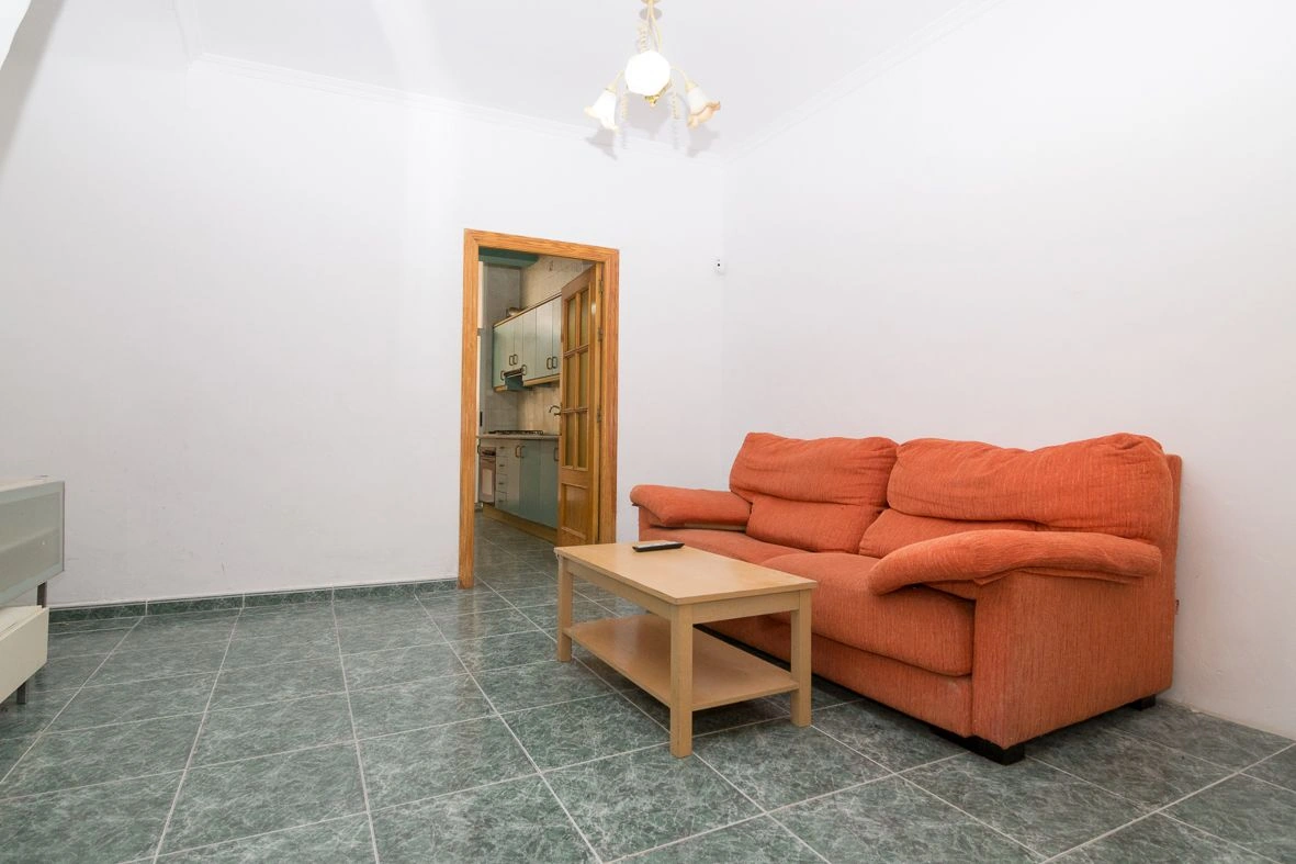 Casa de pueblo compuesta por 3 apartamentos en el centro de Dénia.
