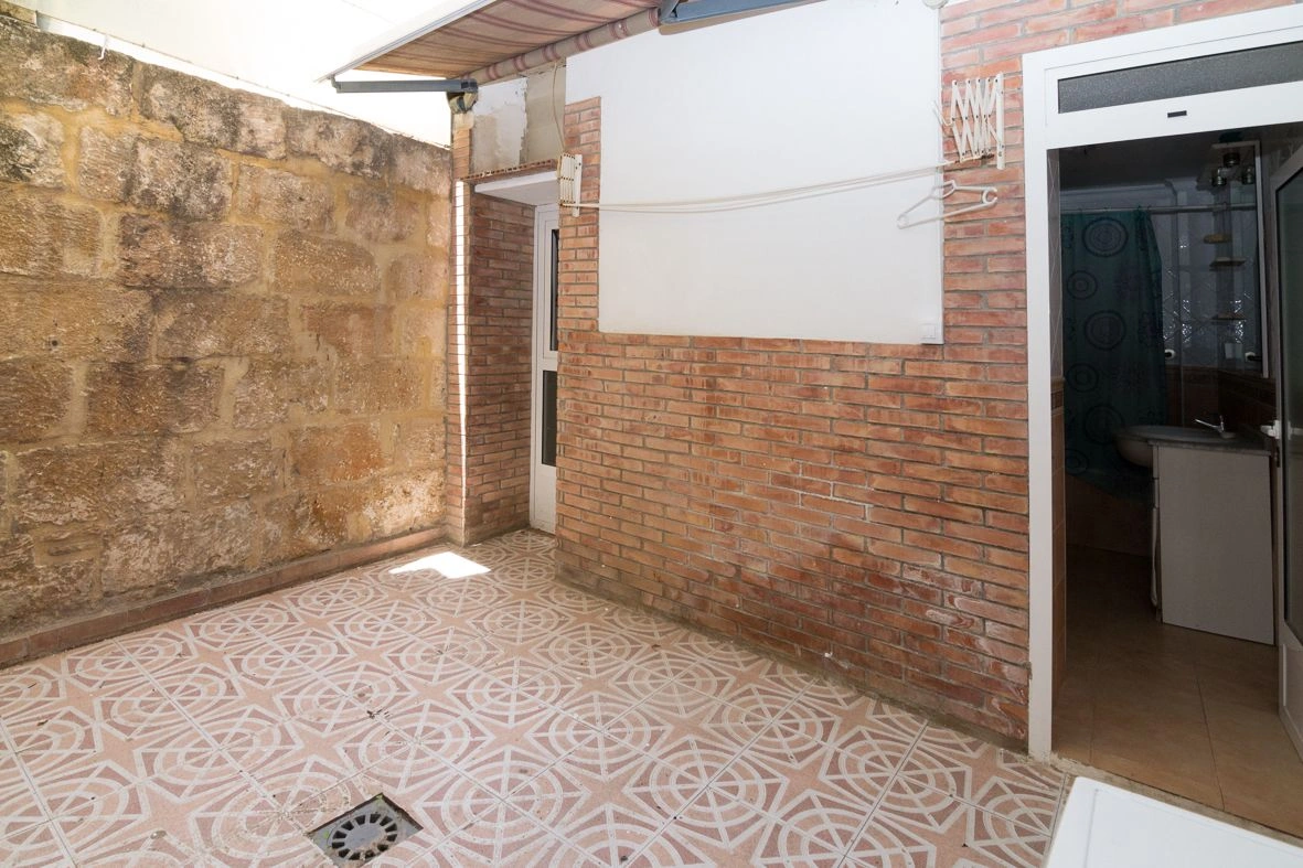 Casa de pueblo compuesta por 3 apartamentos en el centro de Dénia.