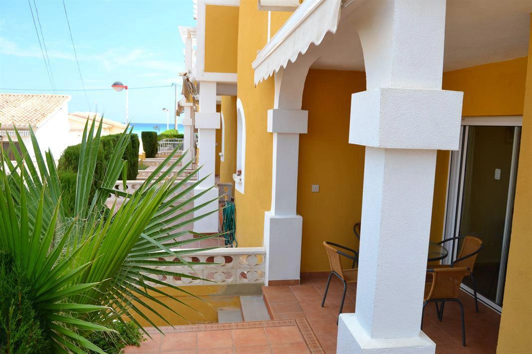 TRIPLEX EN PREMIÈRE LIGNE DE PLAGE ELS POBLETS