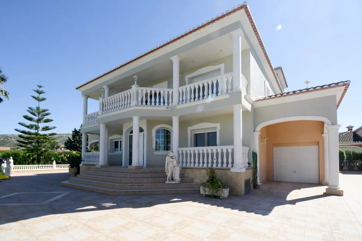 Villa | Chalet en venta en Pedreguer