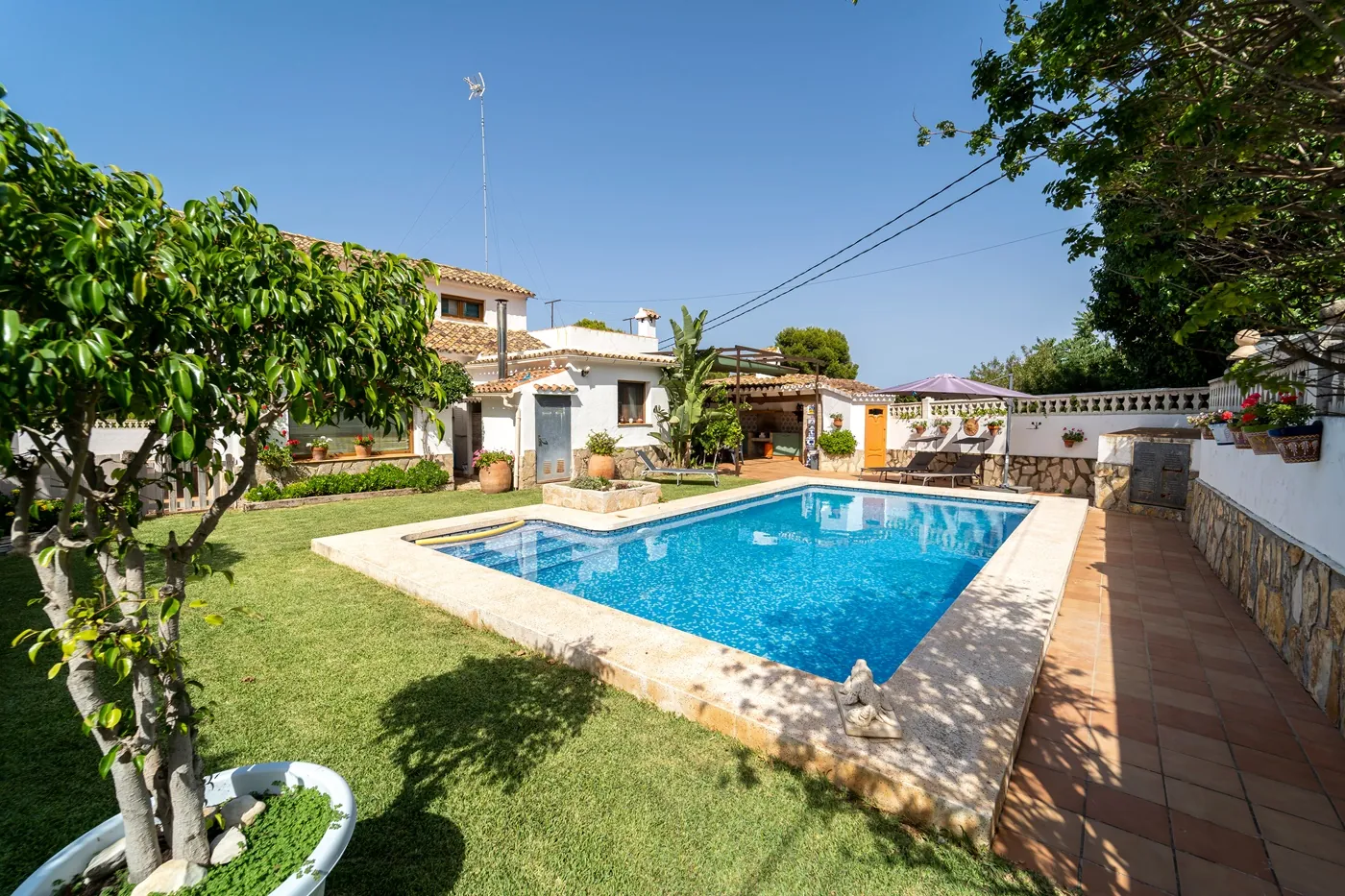 CHALET ESTILO MEDITERRANEO EN ZONA LAS ROTAS DENIA