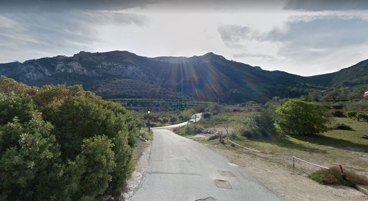 Solar urbano en venta en Alcalalí