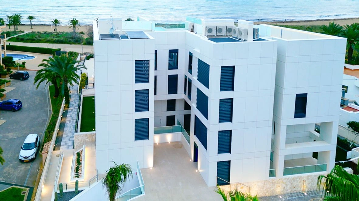 Apartamento de lujo en primera línea de playa en Dénia.