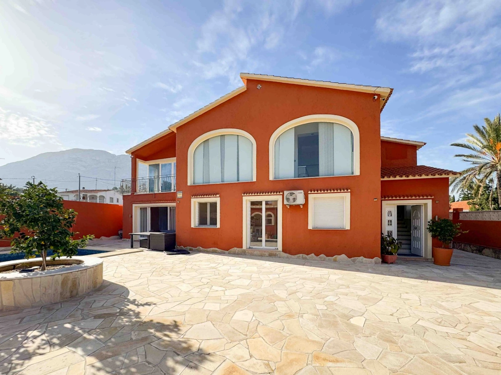 VILLA EN LAS ROTAS