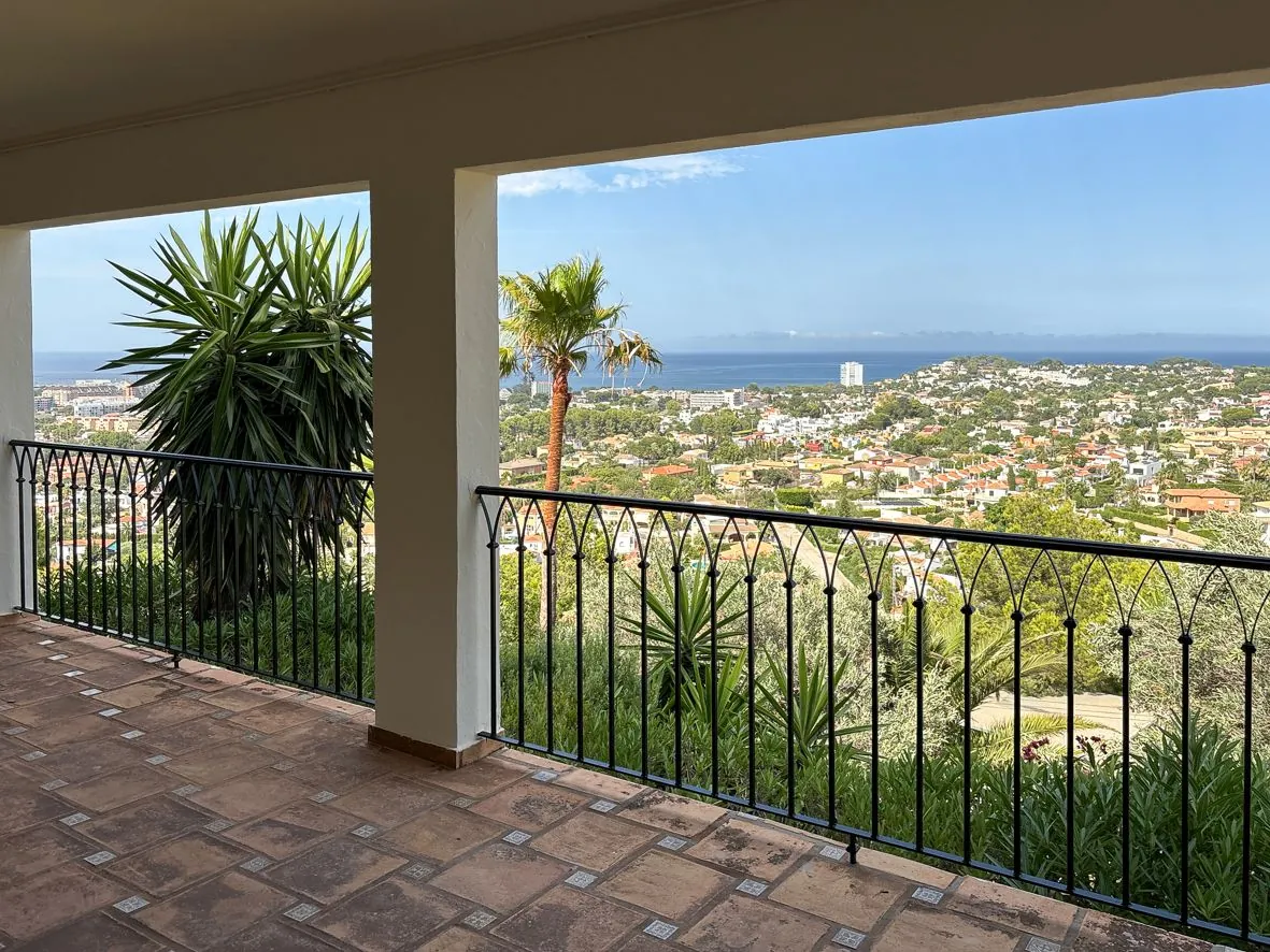 Impresionante villa con vistas al mar en Dénia.