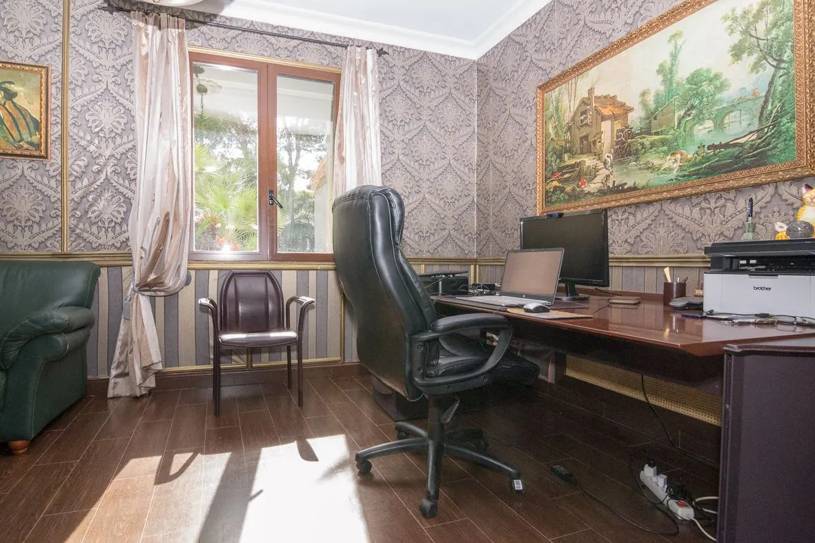 Gran villa en las Rotas con una parcela de 2885 m2.
