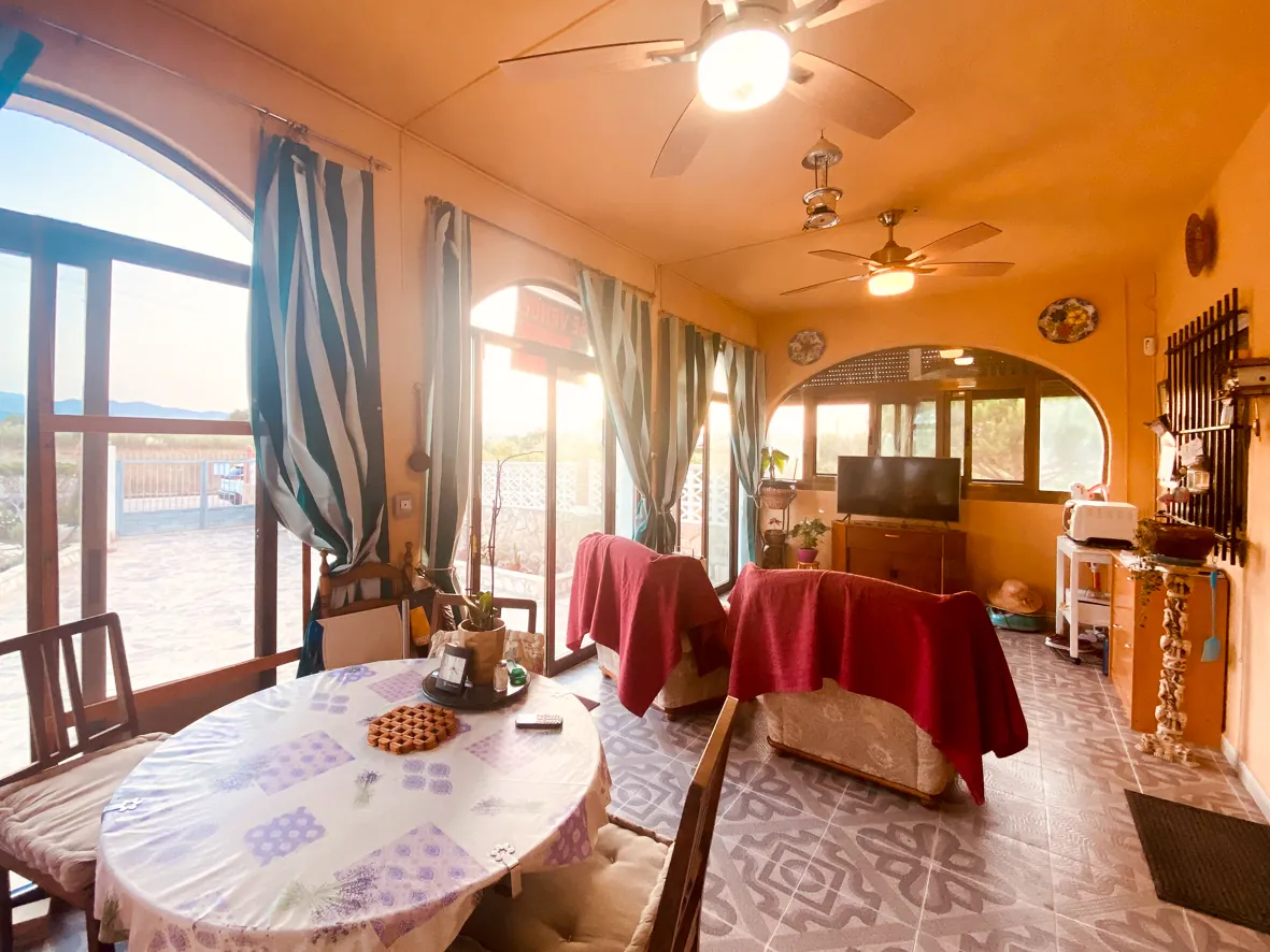 Villa en venta en Oliva con gran parcela.