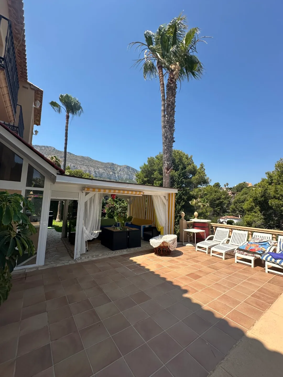 Chalet en Venta en Dénia con Vistas al Mar y la Montaña