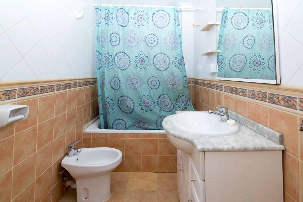 Casa de pueblo compuesta por 3 apartamentos en el centro de Dénia.