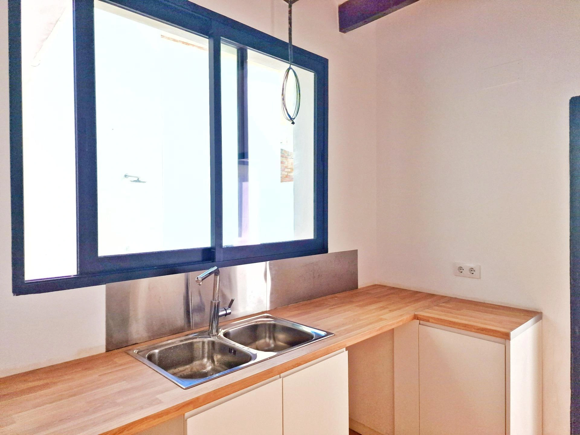 Casa de pueblo de estilo mediterráneo cerca del mar