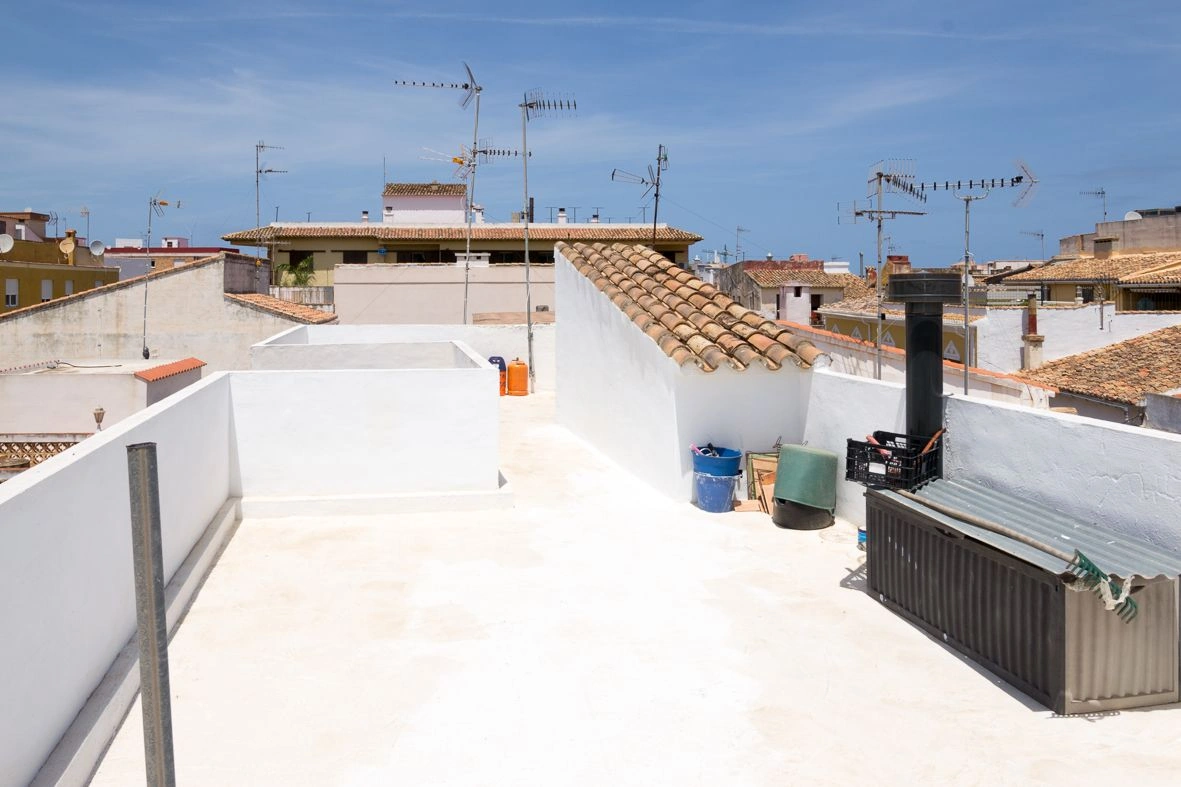 Casa de pueblo compuesta por 3 apartamentos en el centro de Dénia.