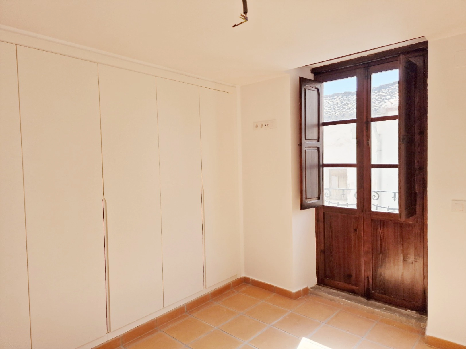 Casa de pueblo de estilo mediterráneo cerca del mar