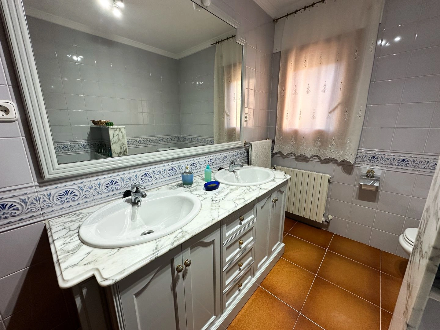 Villa en Ontinyent, con piscina y grandes espacios.