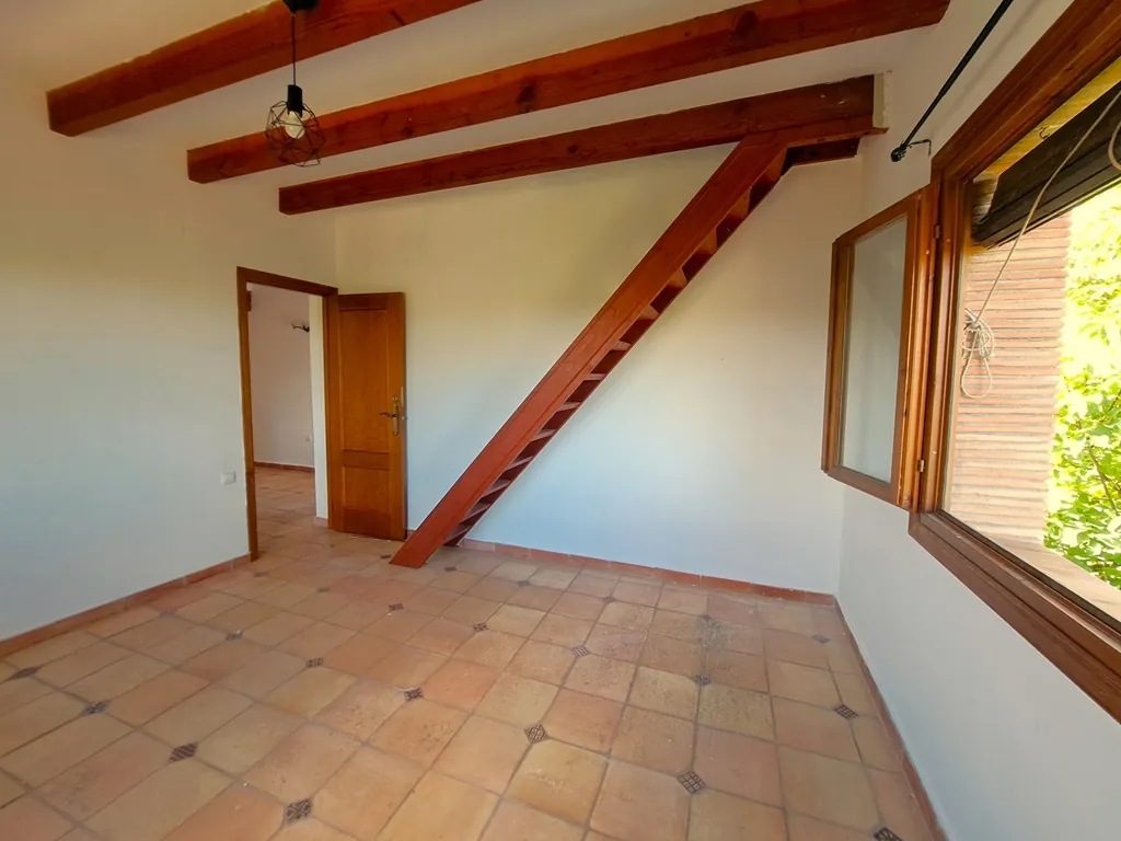 Villa con piscina para comprar en Orba.