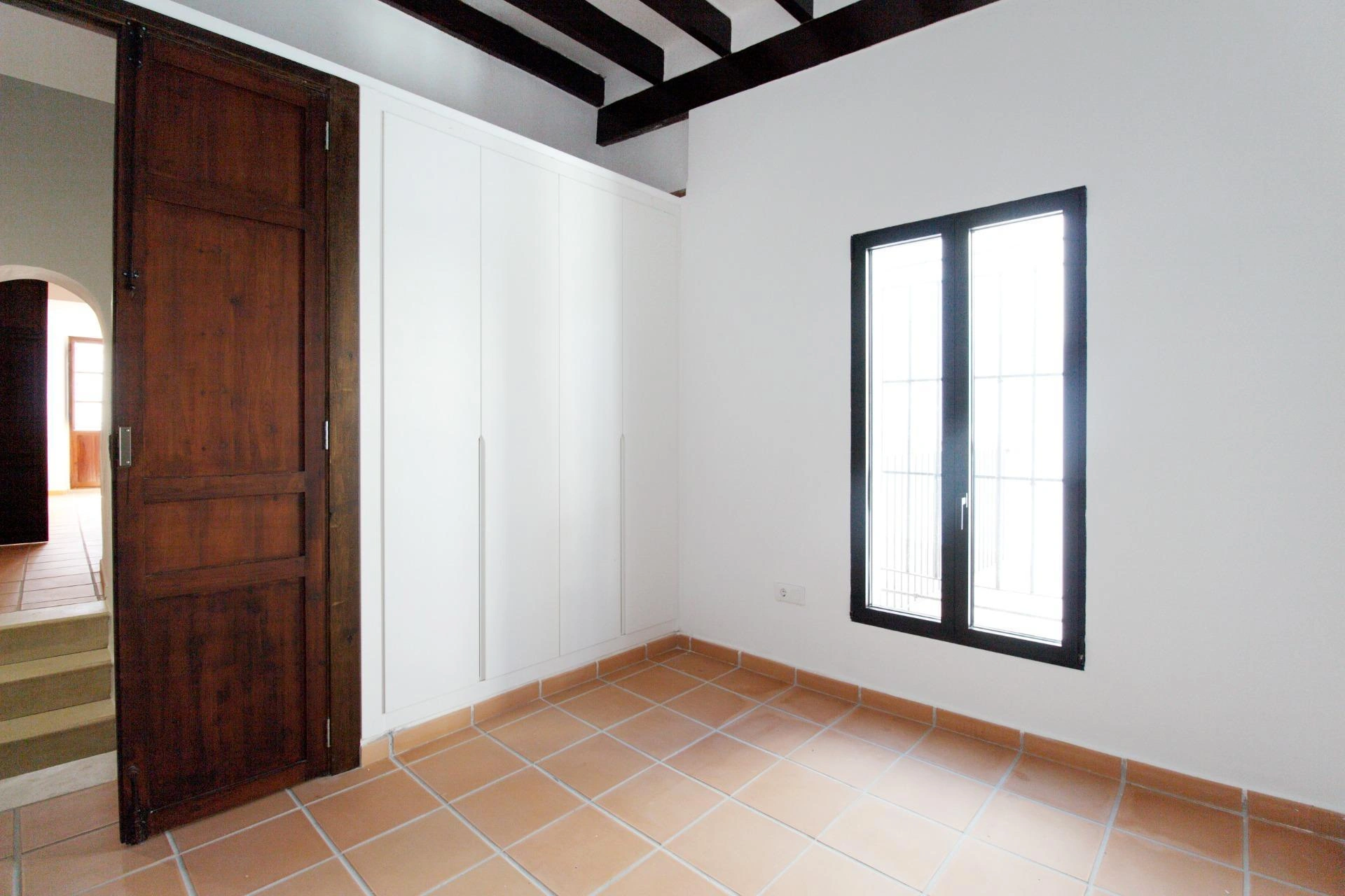 Casa de pueblo de estilo mediterráneo cerca del mar