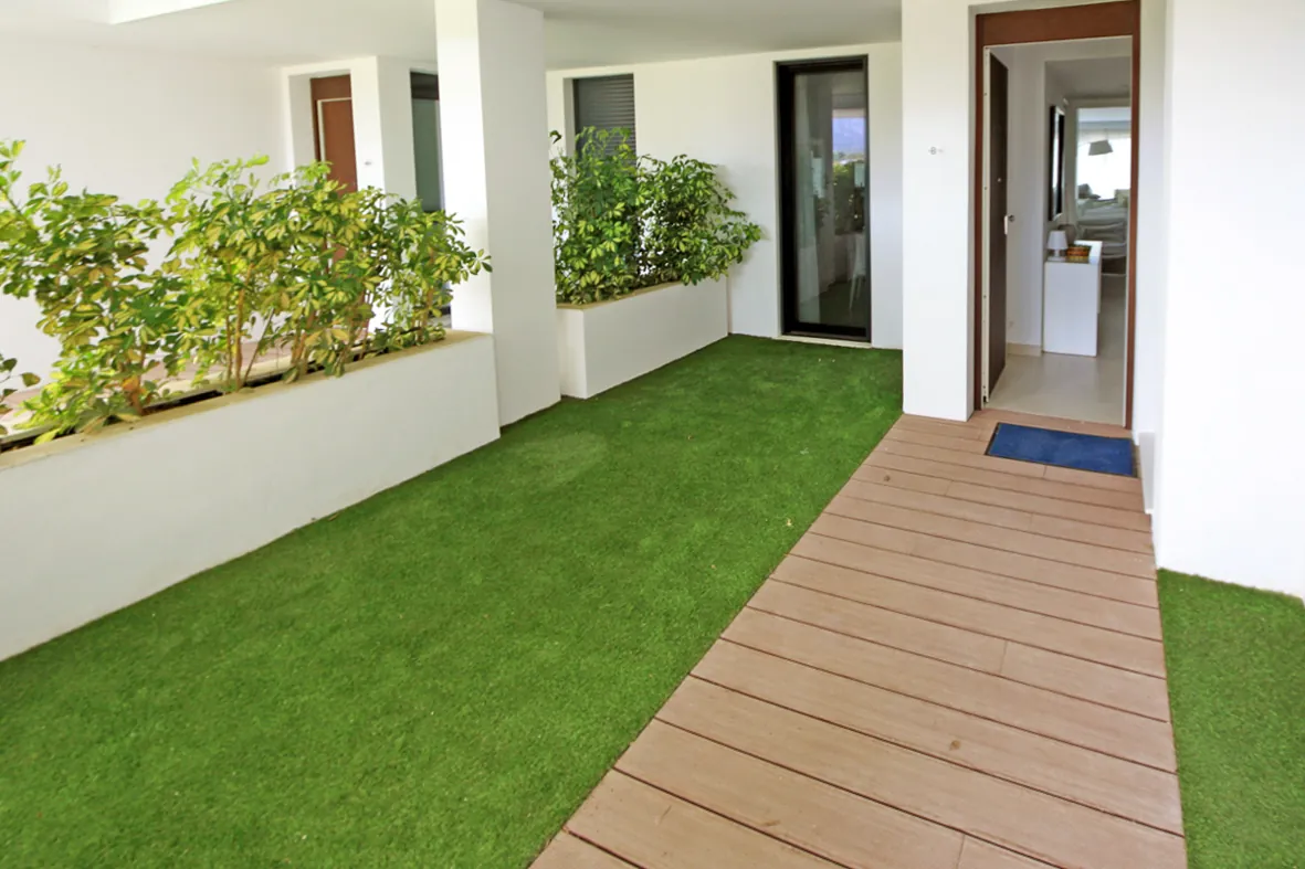 Espectacular apartamento en primera línea de playa en Les Deveses en Dénia.