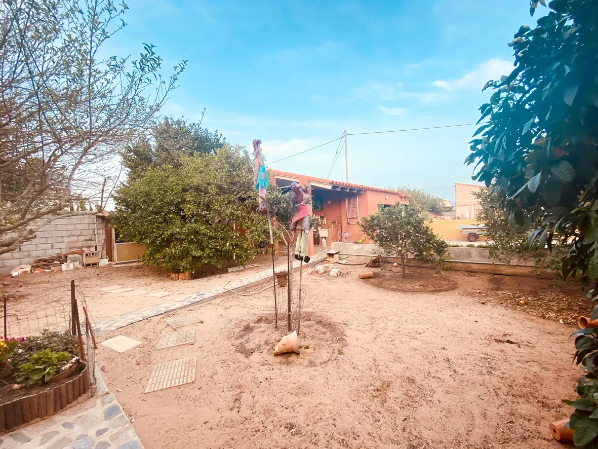 Villa en venta en Oliva con gran parcela.