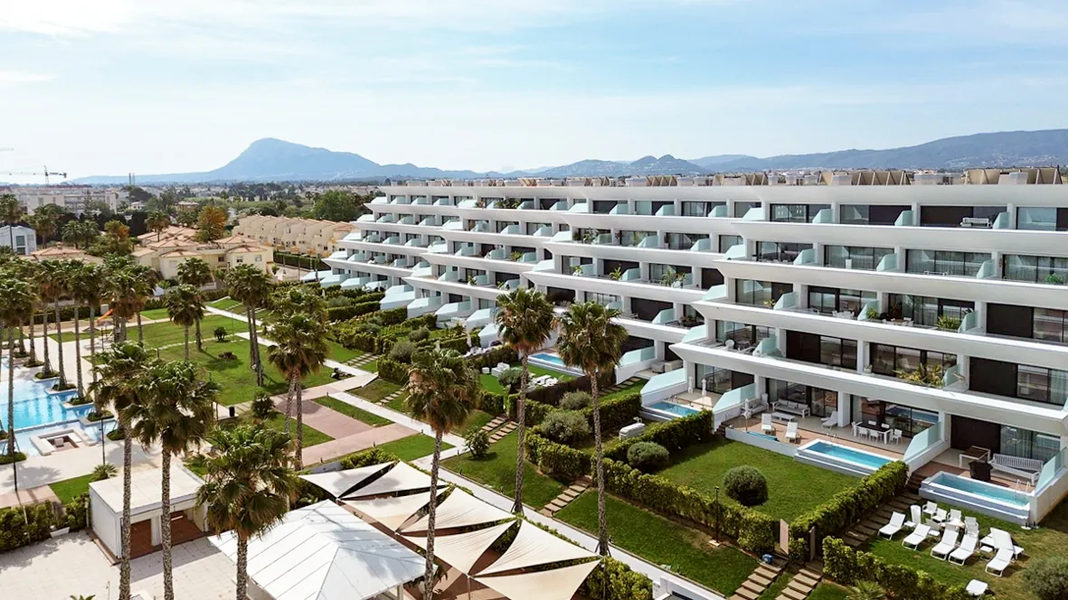 Espectacular apartamento en primera línea de playa en Les Deveses en Dénia.