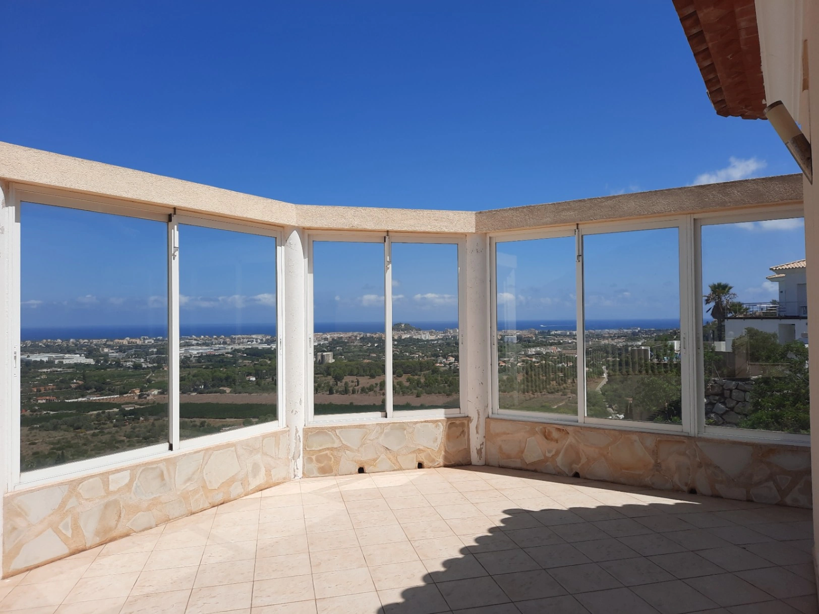 CHALET INDEPENDIENTE CON VISTAS AL MAR