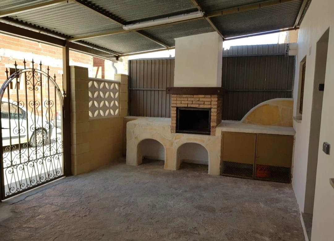 Maison de ville de 3 chambres avec garage et terrasses à Els Poblets.