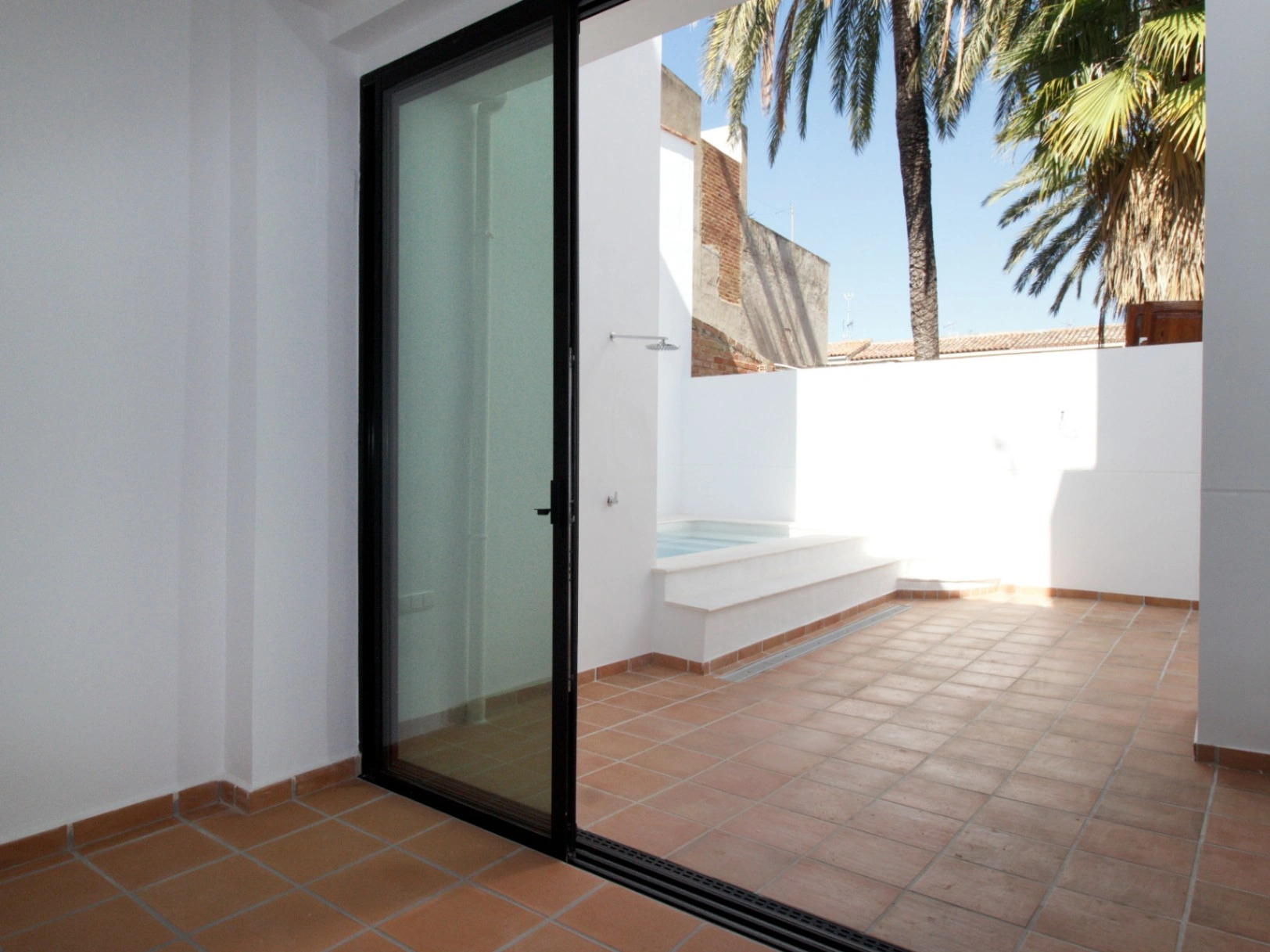 Casa de pueblo de estilo mediterráneo cerca del mar