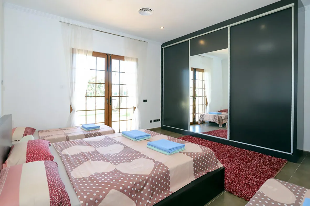 Magnífica villa a 600 metros de la playa en Dénia.