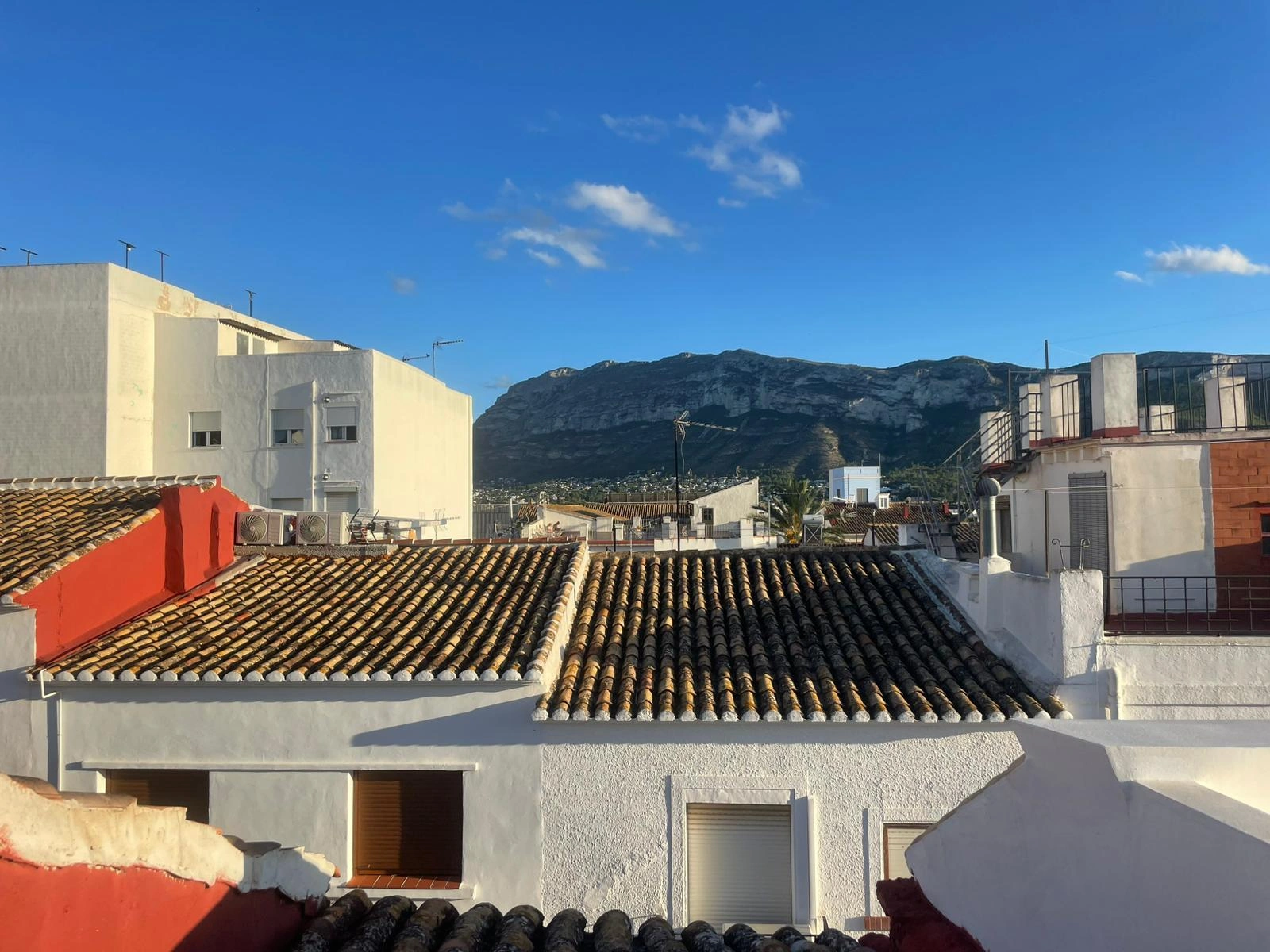 Casa de pueblo en el casco antiguo de Dénia – ¡Una inversión con gran potencial!