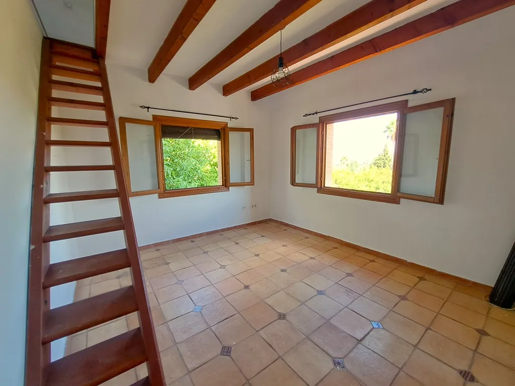 Villa con piscina para comprar en Orba.
