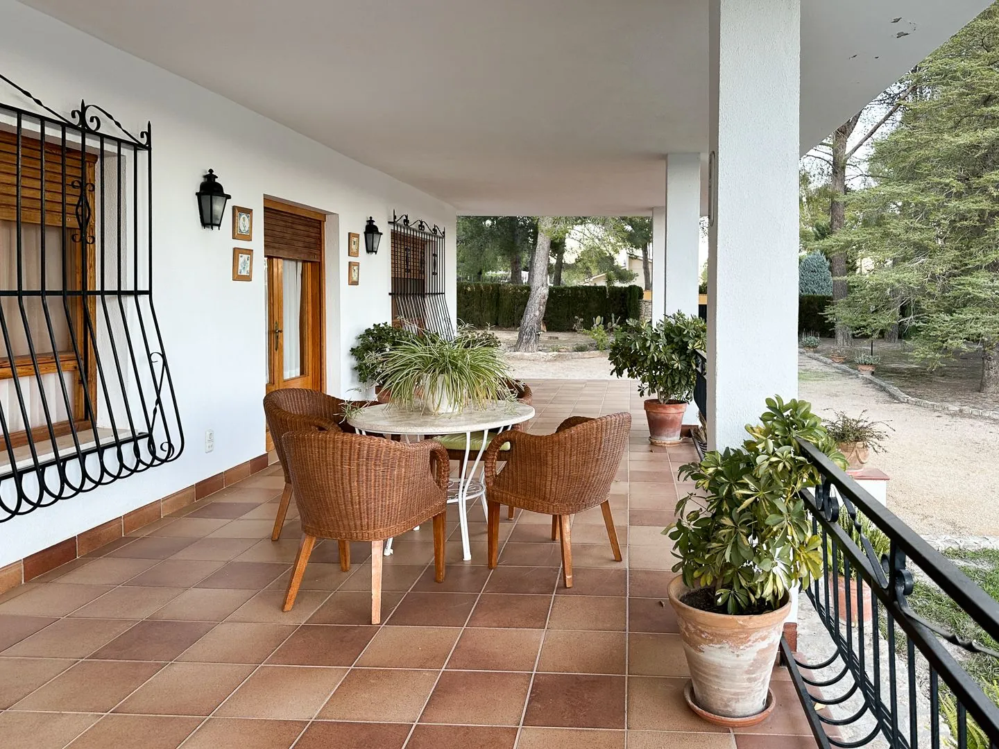 Villa en Ontinyent, con piscina y grandes espacios.
