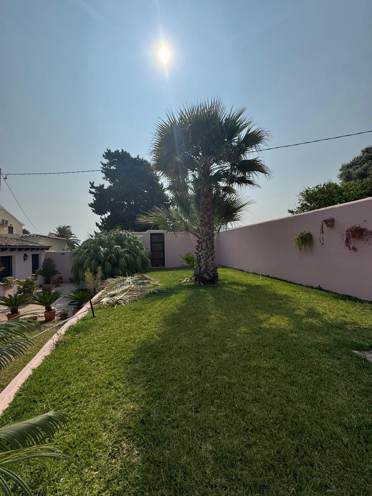 Chalet rústico en Denia con 4 dormitorios y piscina.