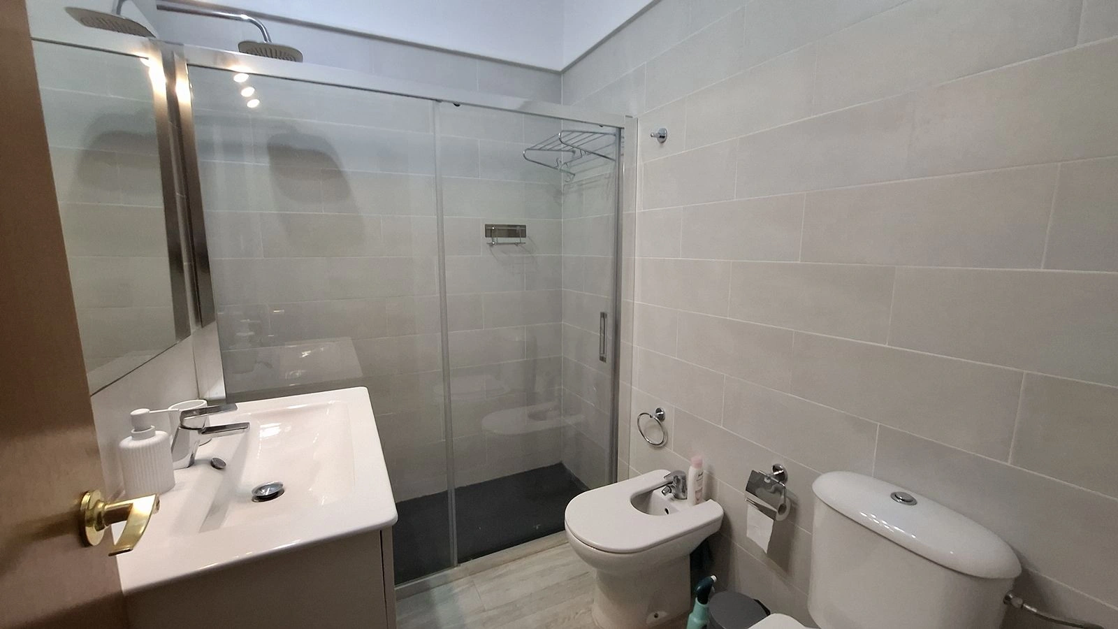 MODERNO ÁTICO DUPLEX EN ALQUILER ANUAL