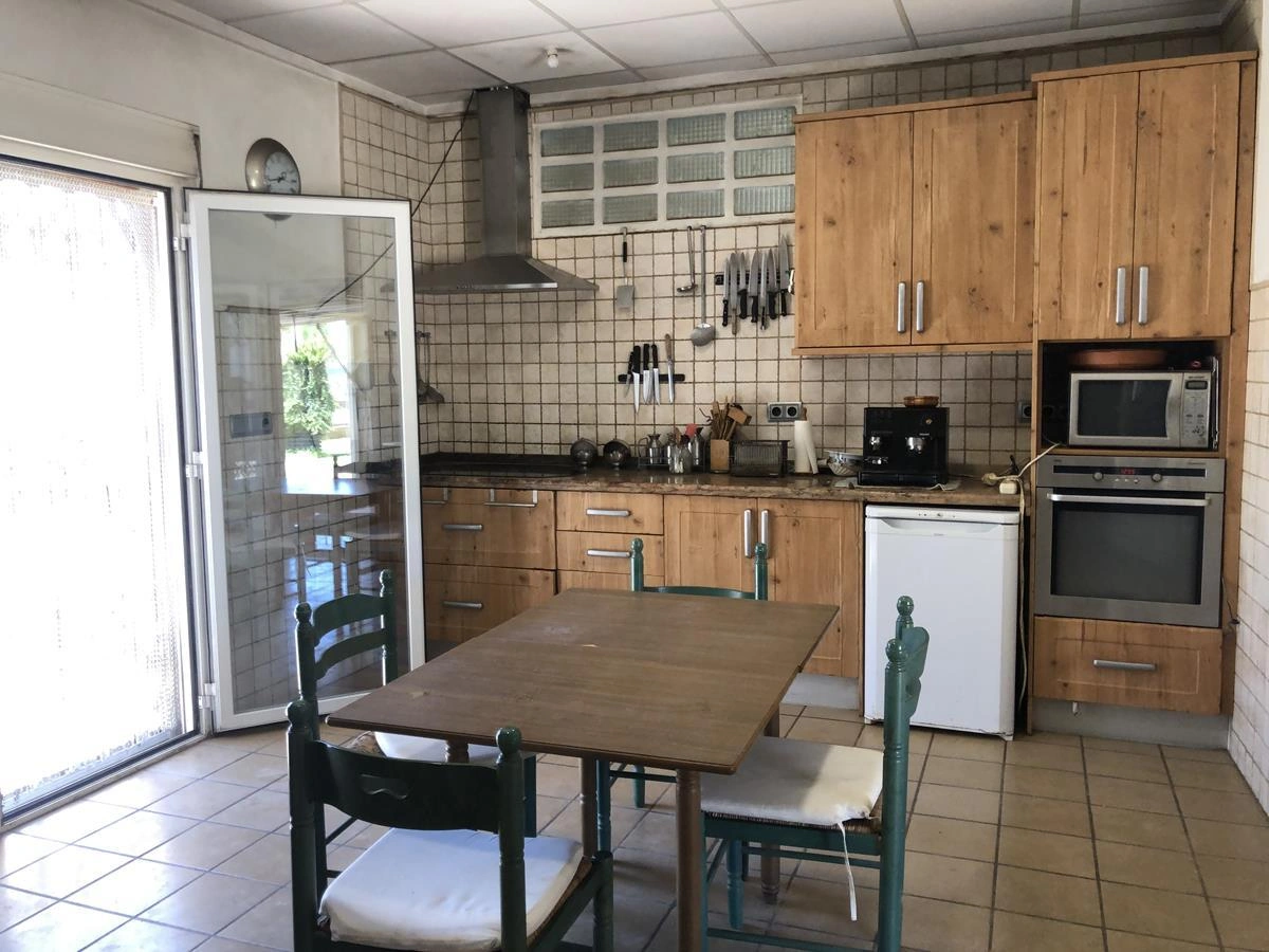 Ondara. Casa de campo amplia con piscina en venta