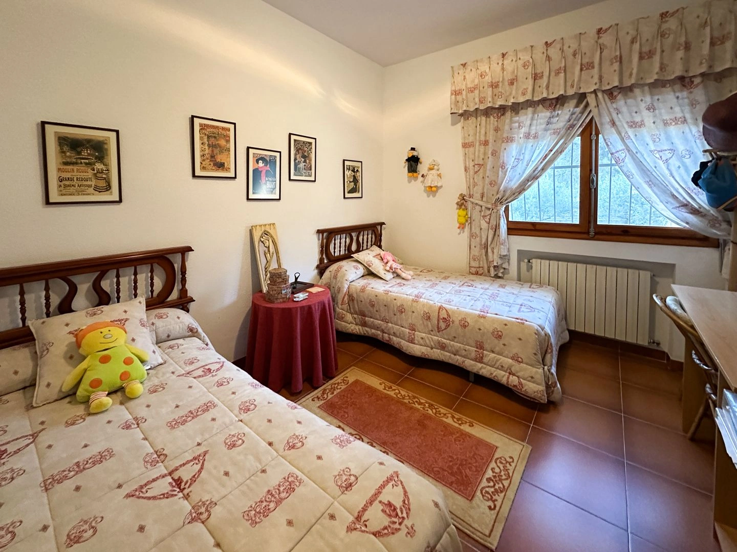 Villa en Ontinyent, con piscina y grandes espacios.