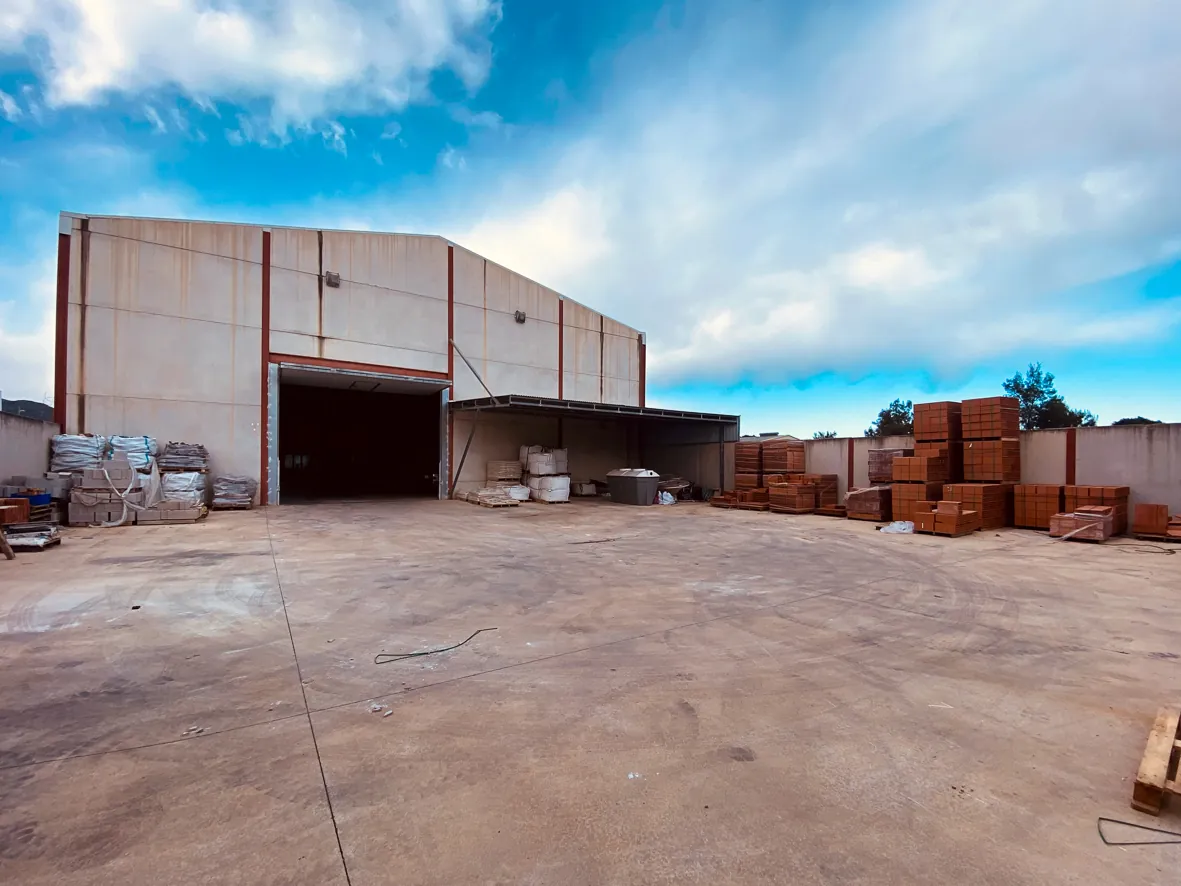 Gran nave industrial en venta en Pego.