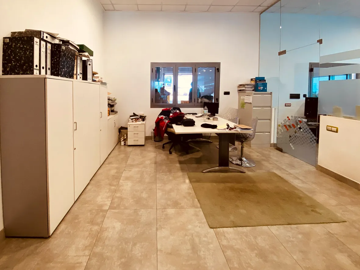 Gran nave industrial en venta en Pego.