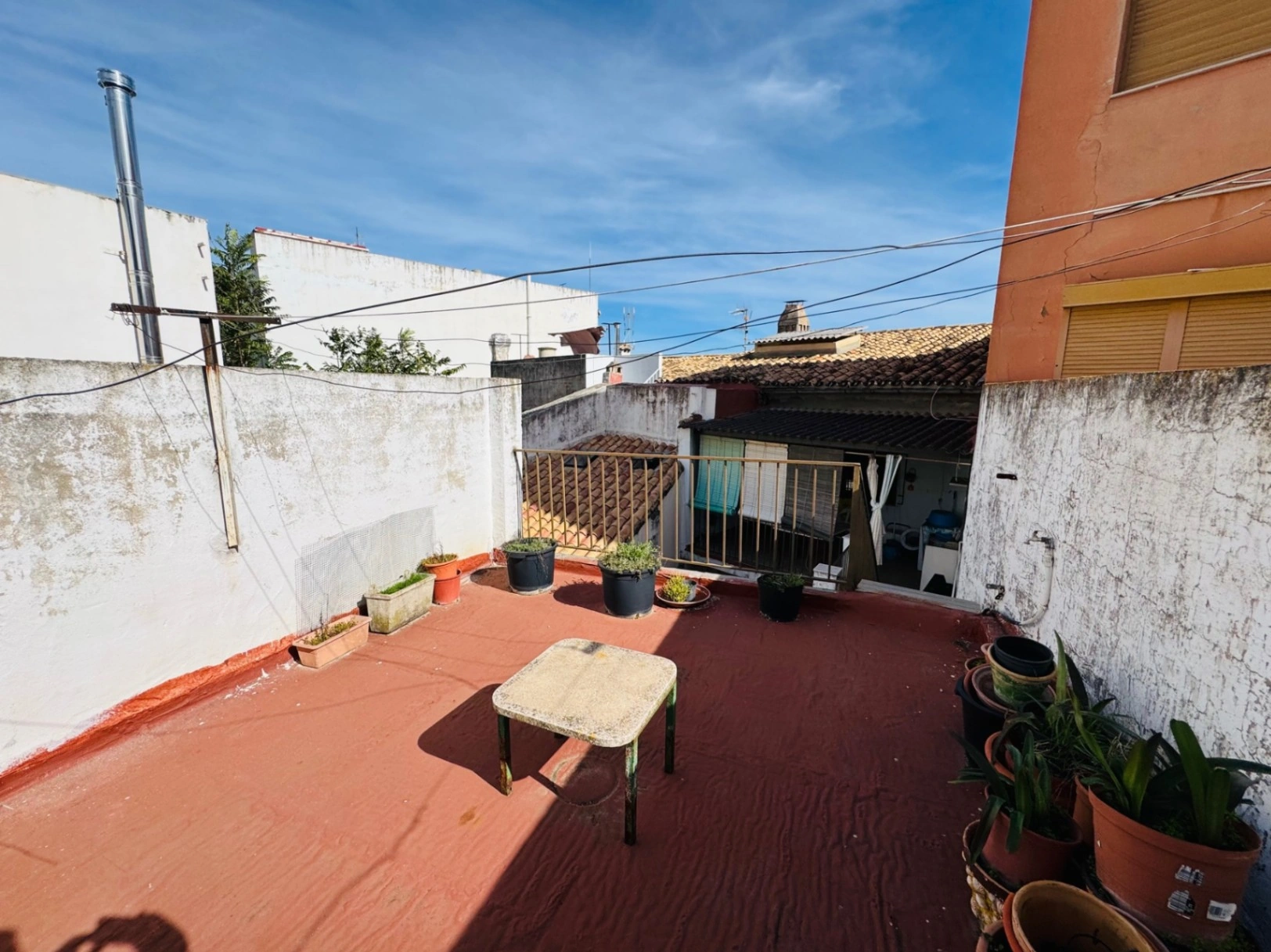 Casa de dos plantas en el centro de Orba (Alicante)