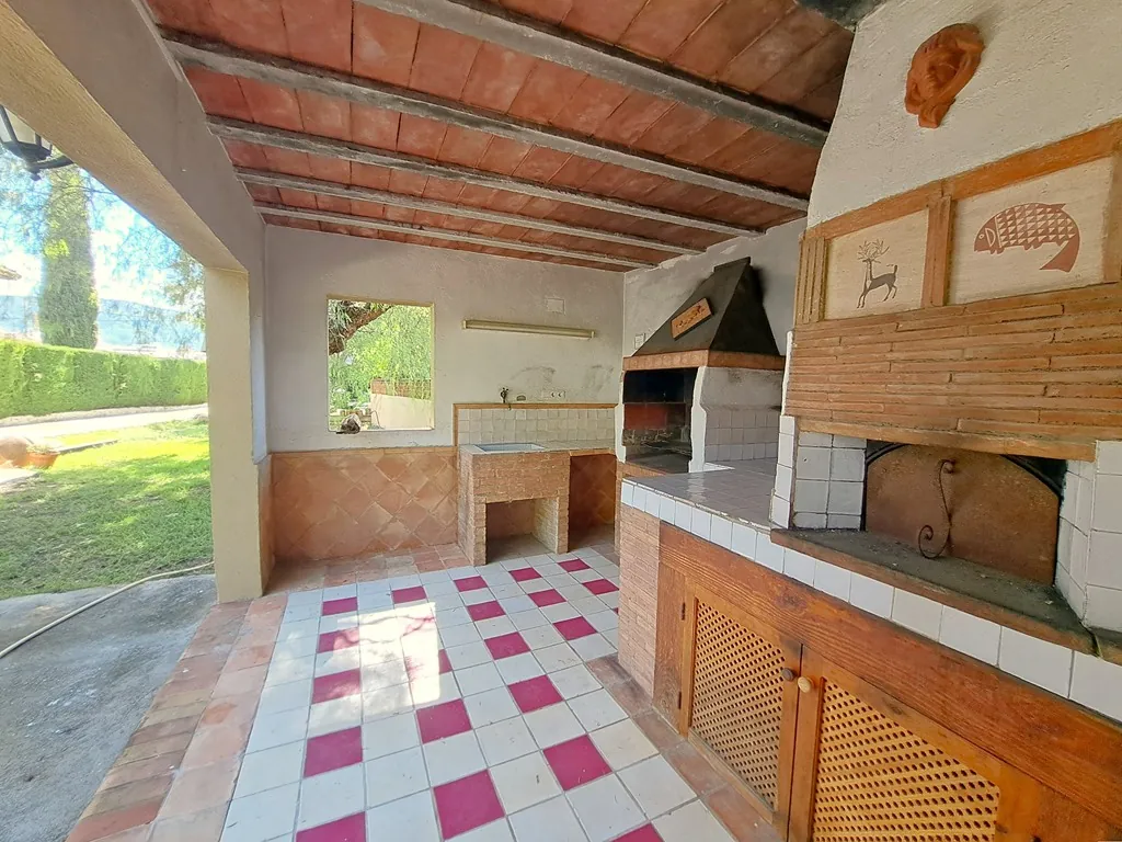 Villa con piscina para comprar en Orba.