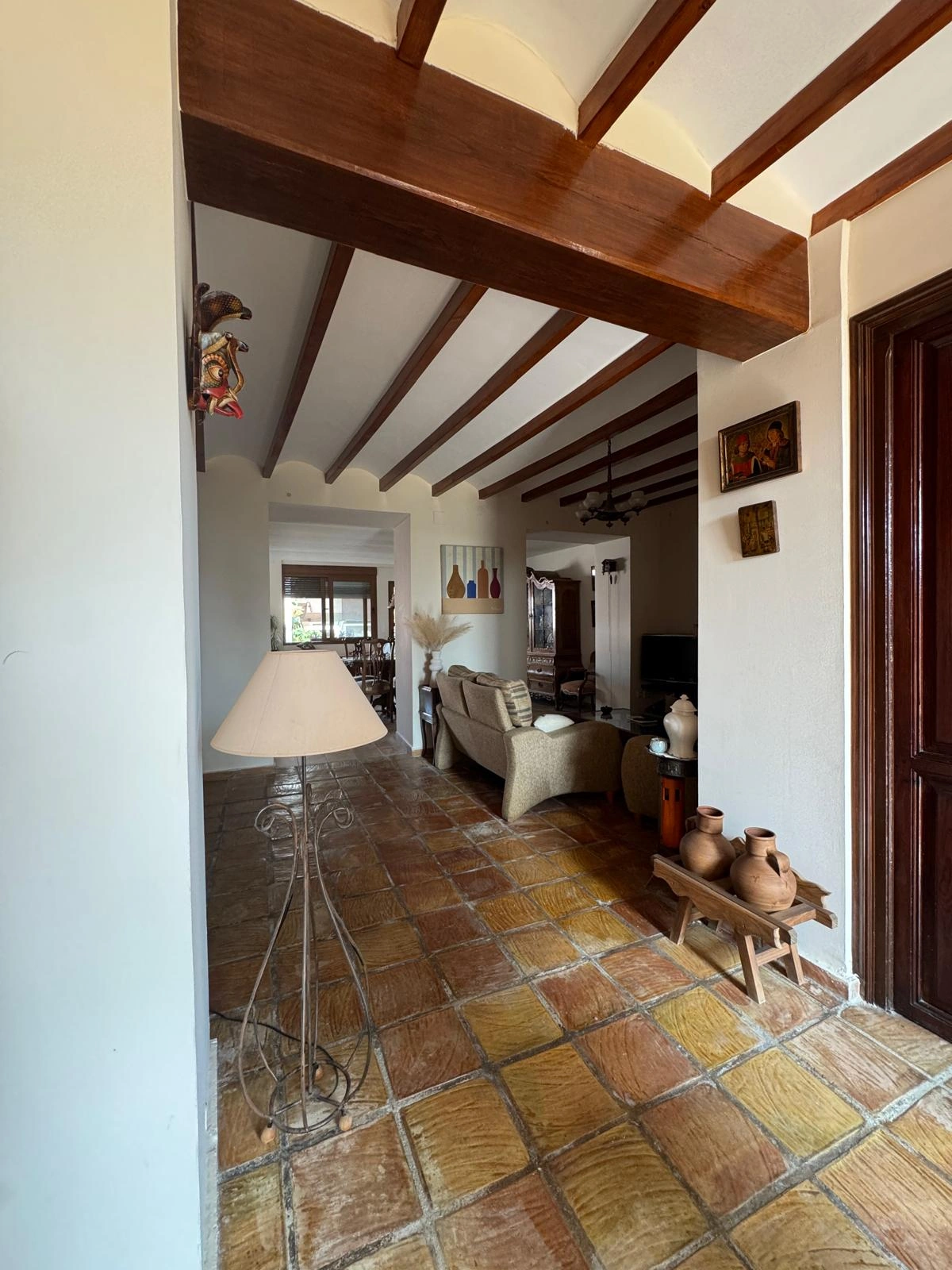 Chalet rústico en Denia con 4 dormitorios y piscina.