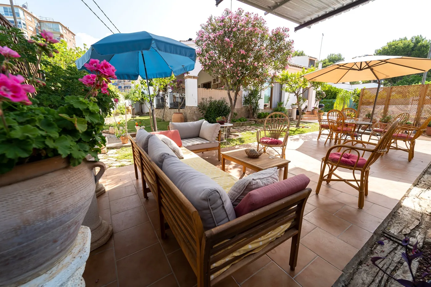 CHALET ESTILO MEDITERRANEO EN ZONA LAS ROTAS DENIA