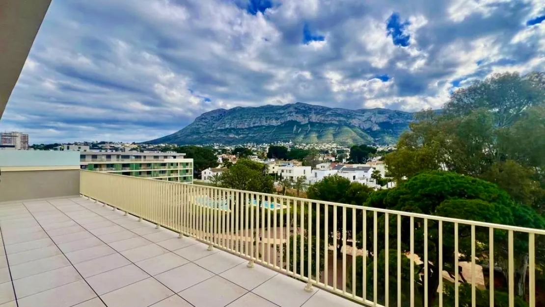 Atico impresionante complemente nuevo a estrenar a unos pasos de Denia centro y la playa